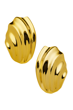 Celina Earrings by Amber Sceats, trendy gold clam-inspired earrings, handcrafted in Italy, perfect for adding glam to your summer night look.