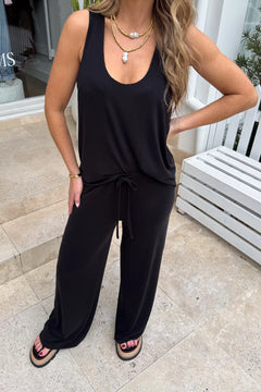 Hunter Tank Top Chocolate Brown by Sneaky Link – a relaxed tank with scoop neckline and soft drape. Perfect for effortless styling.