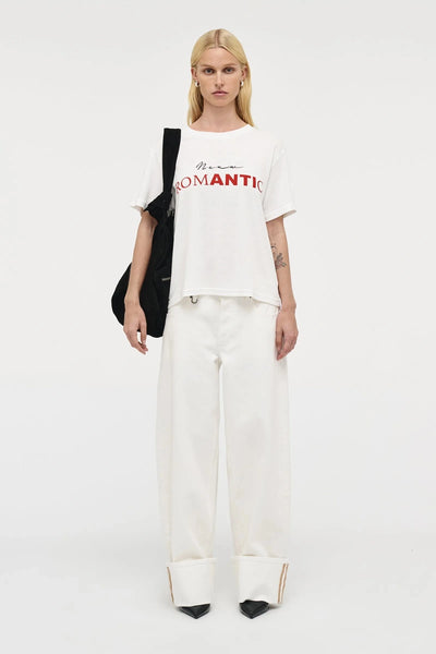 Nancy Barrel – White by Neuw Denim, mid-rise barrel leg jeans with cuffed hem and stretch comfort. Perfect for modern denim styling.