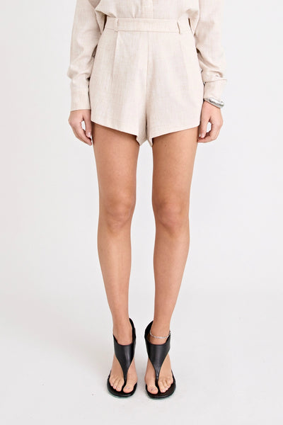 Pino Tailored Short by Pfeiffer — a lightweight mid-rise short with a curved hem and clean tailored finish, ideal for polished daytime looks.