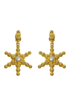 Thea Earrings Gold by Mountain and Moon – gold earrings with pearl drop and hammered finish. Perfect for elevated styling.