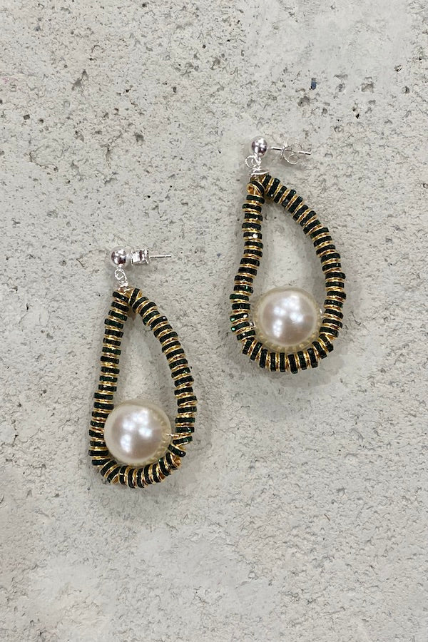 https://www.girlswithgems.com/products/pearl-octopussy-emerald-oysters