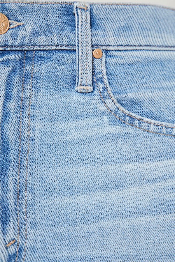 The Rambler Zip Ankle Look Ma, No Hands! by MOTHER, trendy high-waisted jeans with a wide leg and ankle cut. Perfect for a relaxed, stylish look with light-blue whiskering and fading.