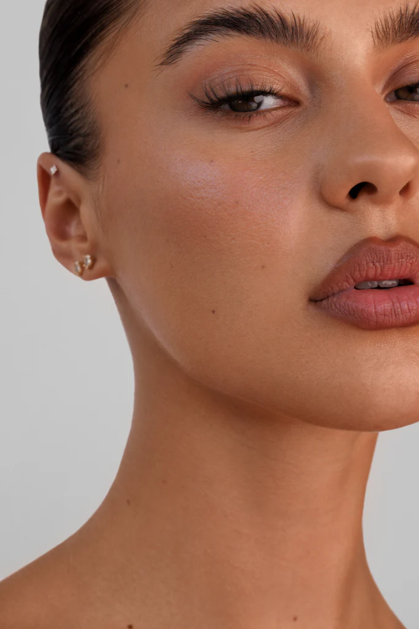 Cluster  Fluffies 0.3 by OWN Beauty Essentials, soft L curl cluster lashes with a 6mm base for a lifted, linear effect. Vegan-friendly, cruelty-free, and perfect for subtle volume and fullness.