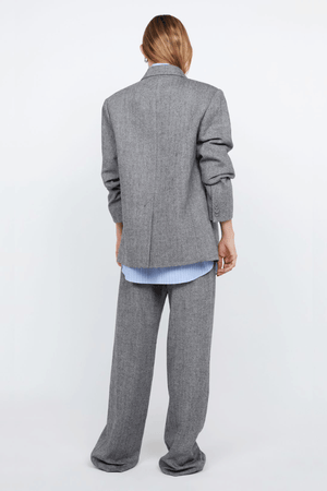 Brinley Blazer Salt & Pepper Weave by Bec + Bridge – Tailored single-breasted blazer in heavy wool blend with self-covered buttons, shoulder pads, boxy fit, and back vent. Fully lined.