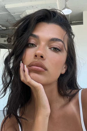 Cluster  Fluffies 0.3 by OWN Beauty Essentials, soft L curl cluster lashes with a 6mm base for a lifted, linear effect. Vegan-friendly, cruelty-free, and perfect for subtle volume and fullness.