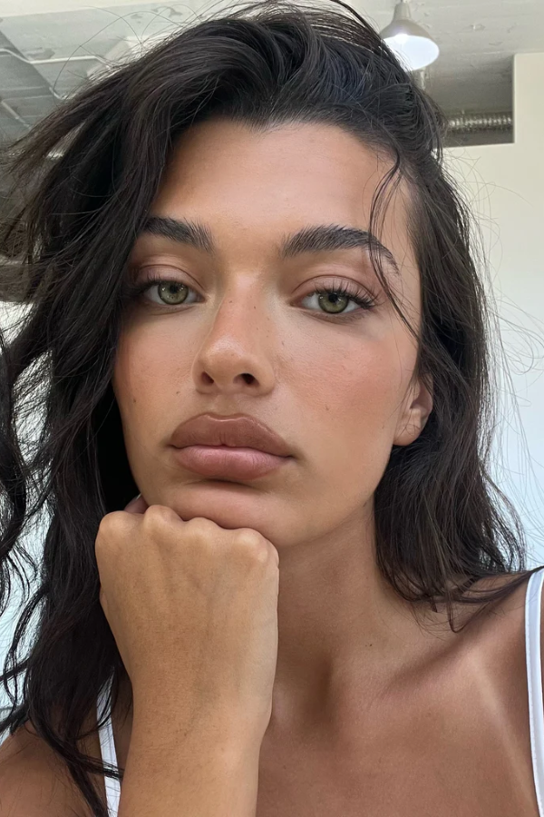Cluster  Fluffies 0.3 by OWN Beauty Essentials, soft L curl cluster lashes with a 6mm base for a lifted, linear effect. Vegan-friendly, cruelty-free, and perfect for subtle volume and fullness.