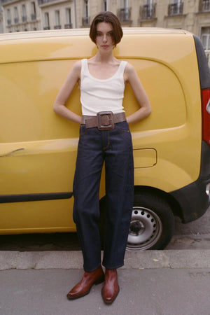 Amber Barrel Resonate by Neuw Denim – mid-rise slim barrel leg jeans with sculpted side panel detail.