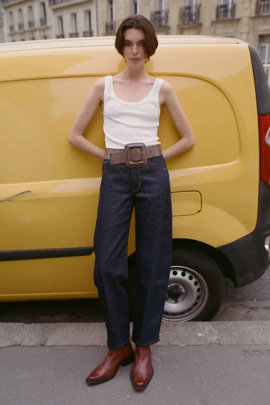 Amber Barrel Resonate by Neuw Denim – mid-rise slim barrel leg jeans with sculpted side panel detail.