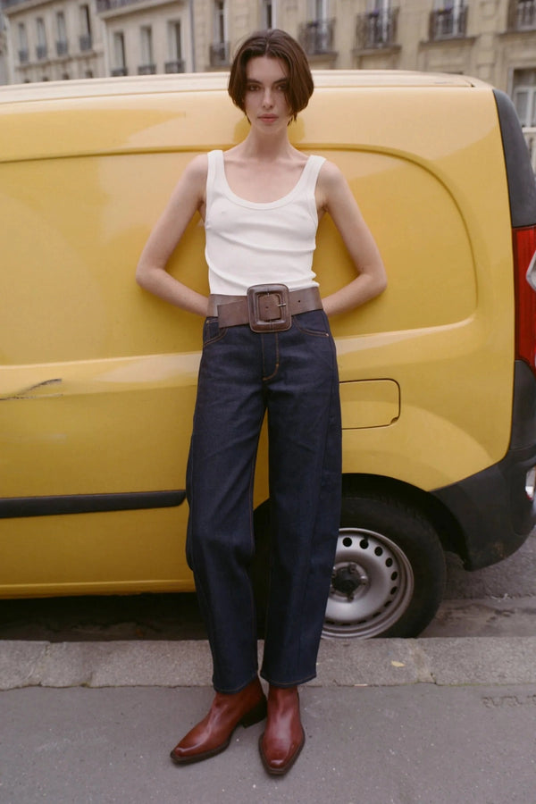 Amber Barrel Resonate by Neuw Denim – mid-rise slim barrel leg jeans with sculpted side panel detail.