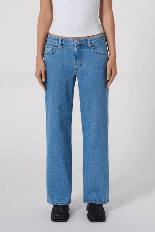 Daria Boyfriend Memoir by Neuw Denim, mid-rise relaxed boyfriend jeans with a straight leg, vintage indigo wash, comfy stretch, ideal for casual cool looks.