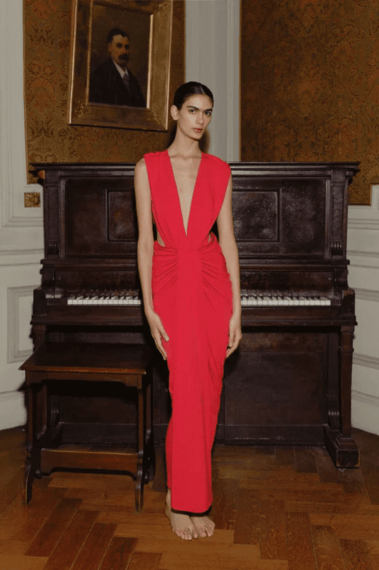 Nia Maxi Dress Orange Red by Baobab – A trendy, elegant maxi with deep V-neck, open back, ruched accents, and flowing slit. Perfect for bold, special moments.