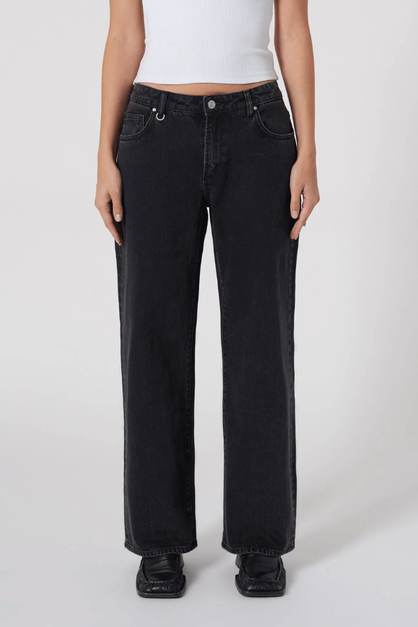 Daria Baggy in French Black by Neuw Denim, relaxed mid-rise fit with comfort stretch and polished straight-leg style. Perfect for daily wear.