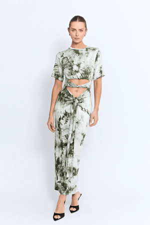 Kami Dress Earth Tie Dye by Pfeiffer – A soft midi tee dress with wrap waist ties and elastic bust, perfect for casual brunches, travel days, or effortless everyday style.