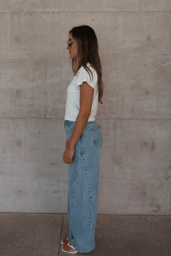 Claudia Baby Tee White by Sneaky Link – A relaxed, cropped tee crafted from a soft viscose-spandex blend for comfort and stretch. Perfect casual chic with short sleeves.