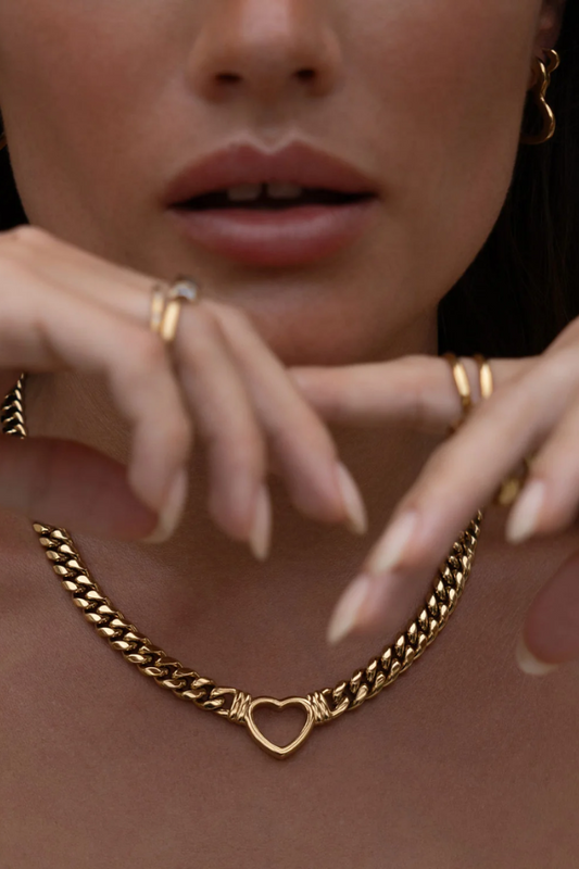 Arms of Eve | Valentine Necklace Gold | Girls with Gems