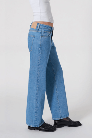 Daria Boyfriend Memoir by Neuw Denim, mid-rise relaxed boyfriend jeans with a straight leg, vintage indigo wash, comfy stretch, ideal for casual cool looks.