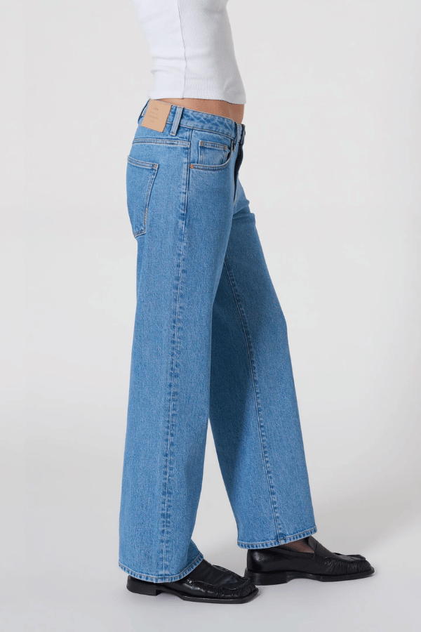 Daria Boyfriend Memoir by Neuw Denim, mid-rise relaxed boyfriend jeans with a straight leg, vintage indigo wash, comfy stretch, ideal for casual cool looks.