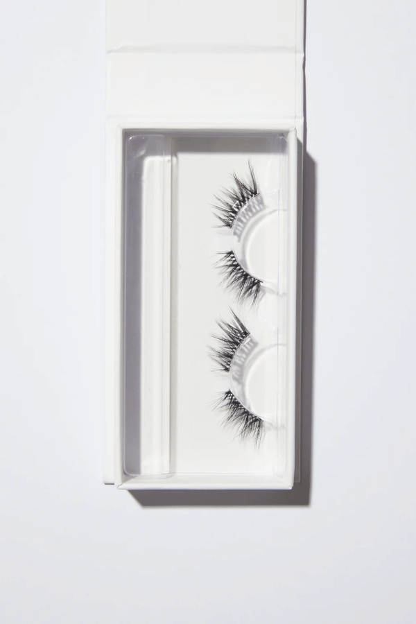 OWN Beauty Essentials | Corner Lash Medium | Girls with Gems