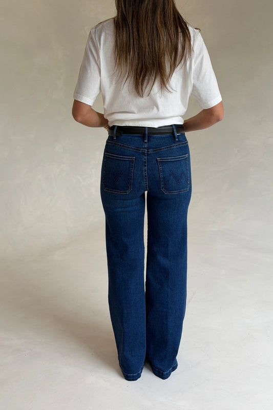 The Hustler Roller Patch Pocket Sneak Taking Chances by MOTHER – high rise wide leg jeans. Perfect for everyday styling.