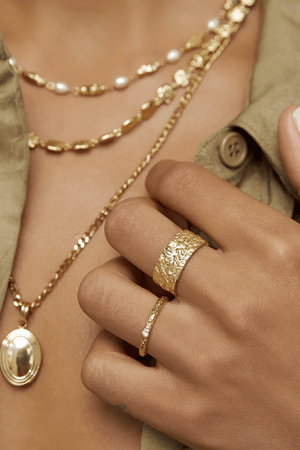 Arms of Eve | Eros Gold Textured Ring Large | Girls with Gems