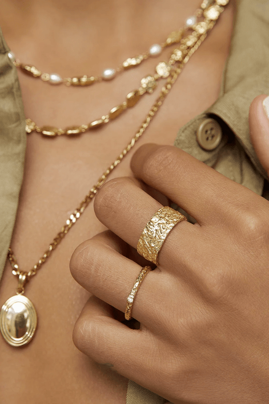 Arms of Eve | Eros Gold Textured Ring Large | Girls with Gems