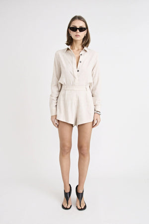 Pino Tailored Short by Pfeiffer — a lightweight mid-rise short with a curved hem and clean tailored finish, ideal for polished daytime looks.
