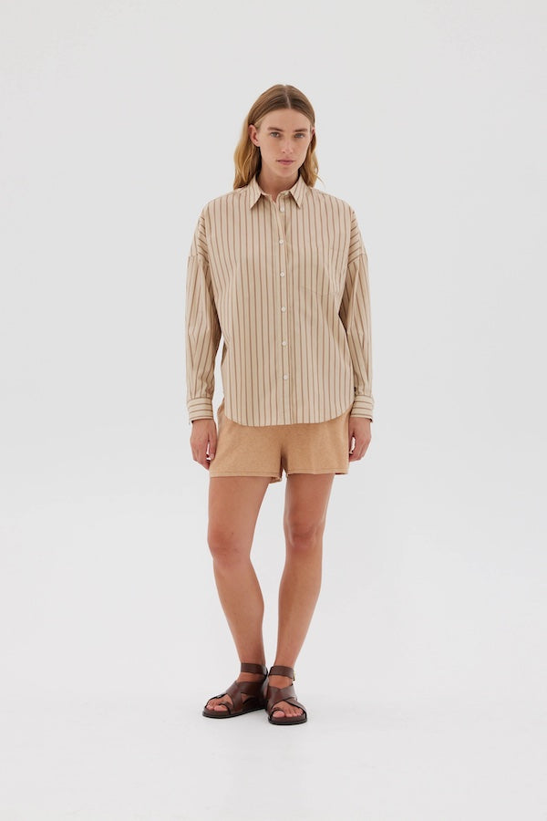 LMND | Chiara Shirt Mid-Length Stripes Oat/Nutshell | Girls with Gems