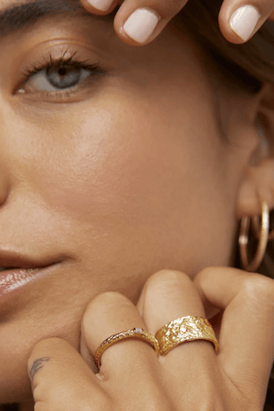 Arms of Eve | Eros Gold Textured Ring Large | Girls with Gems