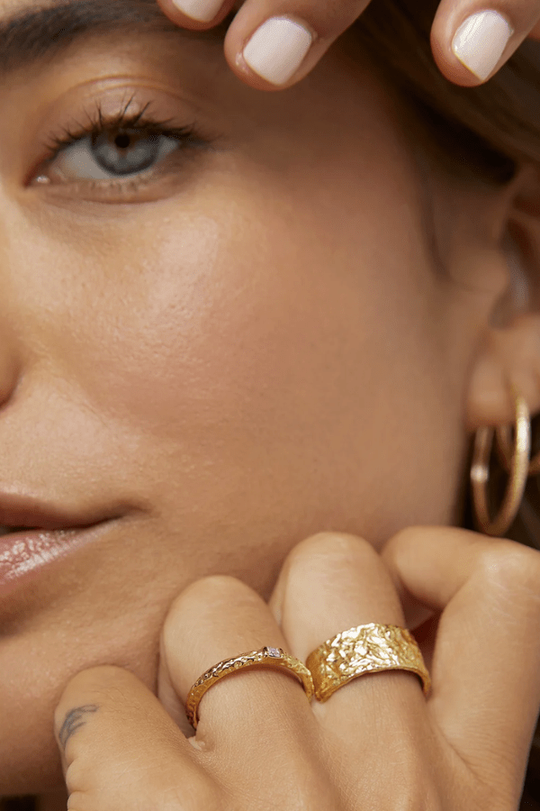 Arms of Eve | Eros Gold Textured Ring Large | Girls with Gems