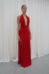 Dakota Pure Red by Deconduarte – Trendy fluid jersey dress with elastic neckline, fitted belt skirt, side slit, and lettuce-edge hem, perfect for confident, carefree occasions.