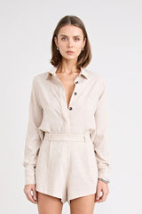 Pino Tailored Short by Pfeiffer — a lightweight mid-rise short with a curved hem and clean tailored finish, ideal for polished daytime looks.
