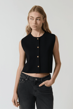 Linda Gilet Black by Onte – Trendy crochet-style knit gilet in breathable cotton with gold buttons and patch pockets, perfect for layering day-to-night.