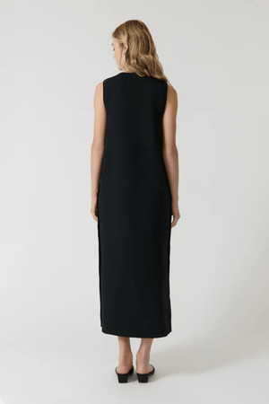 Selena Tunic Long Black by Onte – A structured sleeveless maxi in Milano knit with side buttons for versatile, modern layering.