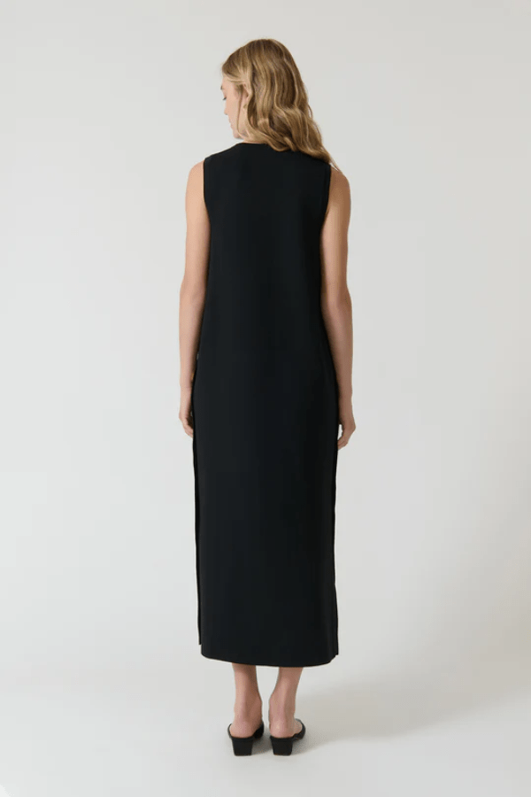 Selena Tunic Long Black by Onte – A structured sleeveless maxi in Milano knit with side buttons for versatile, modern layering.