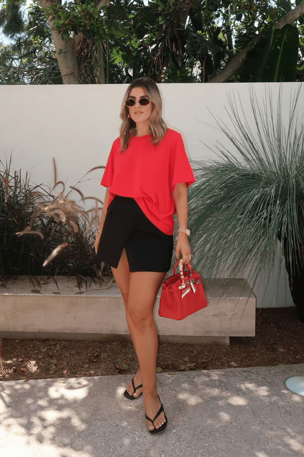Boyfriend Tee Red by Sneaky Link – A trendy, relaxed-fit staple crafted from soft cotton, this vibrant red tee adds effortless cool to casual wardrobes.