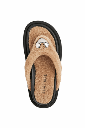 Ana Fawn Shearling by Alias Mae, a chic thong sandal in 100% leather with a soft shearling finish and silver heart detail. Features a 3.5cm heel for subtle elevation and all-day comfort. Size up if in between.