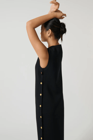 Selena Tunic Long Black by Onte – A structured sleeveless maxi in Milano knit with side buttons for versatile, modern layering.
