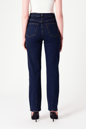 Nico Straight Quest by Neuw Denim, trendy super high-rise jeans with a straight relaxed leg fit. Perfect for comfort and style, crafted from Comfort Stretch denim with a flattering mid-vintage indigo wash.