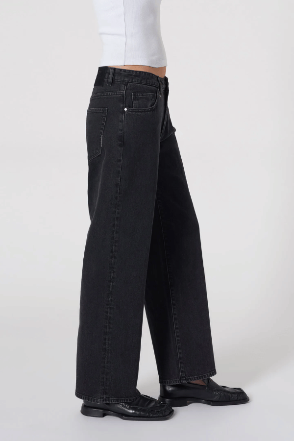Daria Baggy in French Black by Neuw Denim, relaxed mid-rise fit with comfort stretch and polished straight-leg style. Perfect for daily wear.