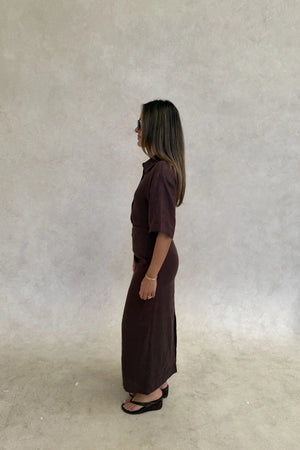 Lefka Midi Dress Chocolate by Sneaky Link – A trendy, breathable linen midi with flattering skirt tucks and button-front neckline, perfect for sunny lunches and relaxed summer days.