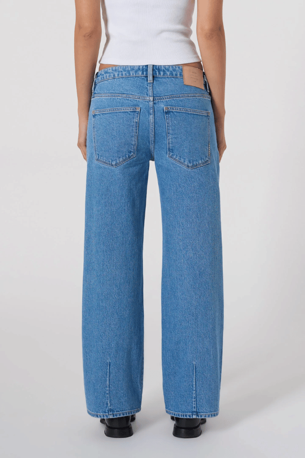 Daria Boyfriend Memoir by Neuw Denim, mid-rise relaxed boyfriend jeans with a straight leg, vintage indigo wash, comfy stretch, ideal for casual cool looks.
