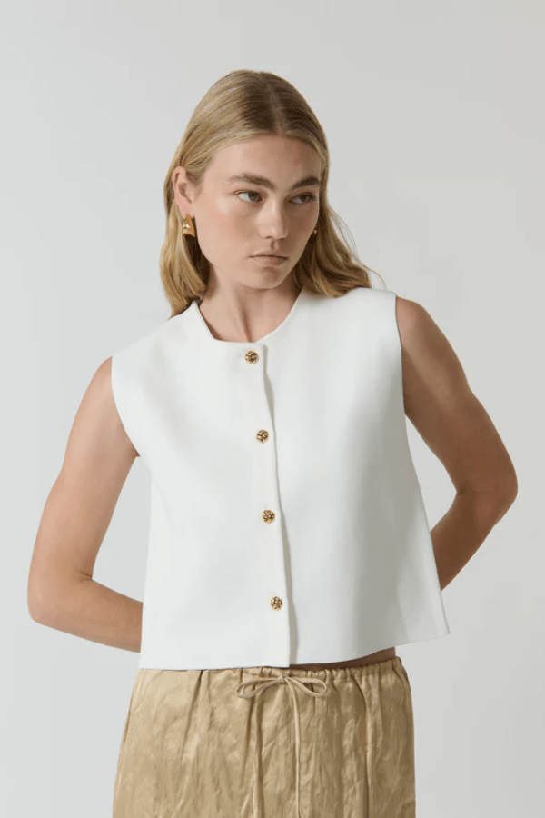 Linda Gilet White by Onte – Trendy cropped boxy silhouette with structured crew neck and gold knot buttons, perfect for polished layering looks.