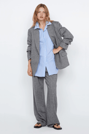 Brinley Blazer Salt & Pepper Weave by Bec + Bridge – Tailored single-breasted blazer in heavy wool blend with self-covered buttons, shoulder pads, boxy fit, and back vent. Fully lined.