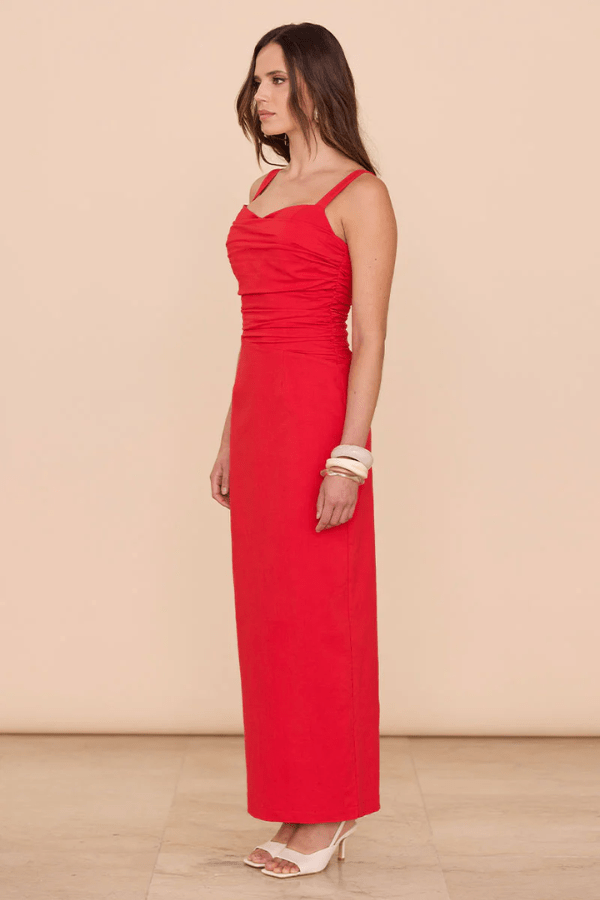 Lyric Maxi Dress Chilli by Sovere – A sleek, fitted maxi with a sweetheart neckline and internal bralette, perfect for elegant occasions and trendy evening affairs.