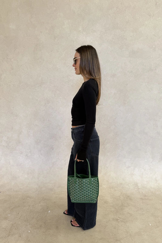 Polly Long Sleeve Top Black by Sneaky Link – a soft slim-fit top with round neckline and stretch. Perfect for everyday layering.