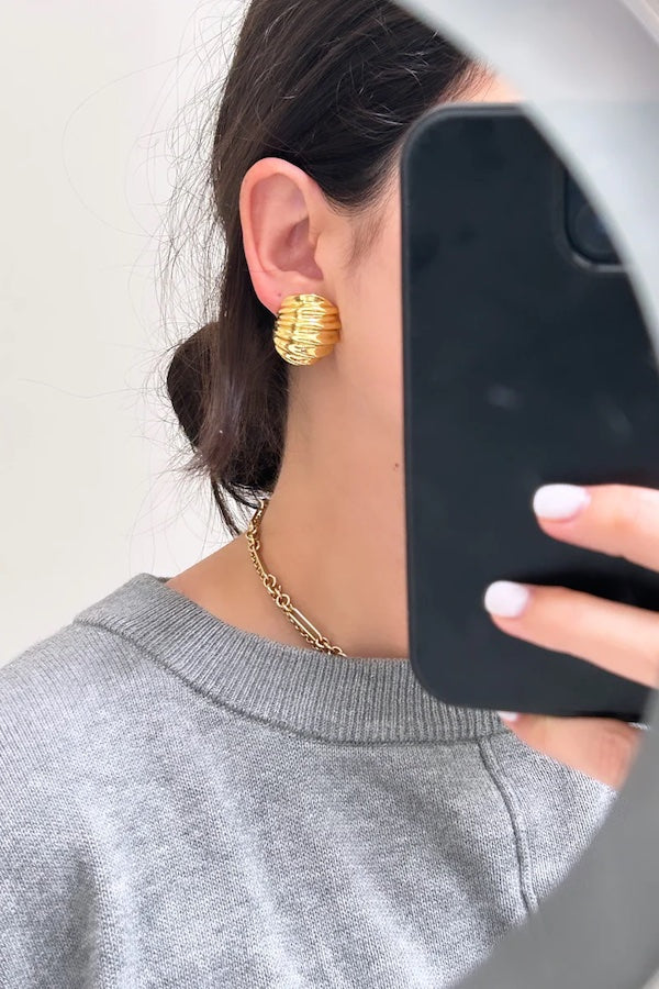 Enesea | Shield Earrings Gold | Girls with Gems