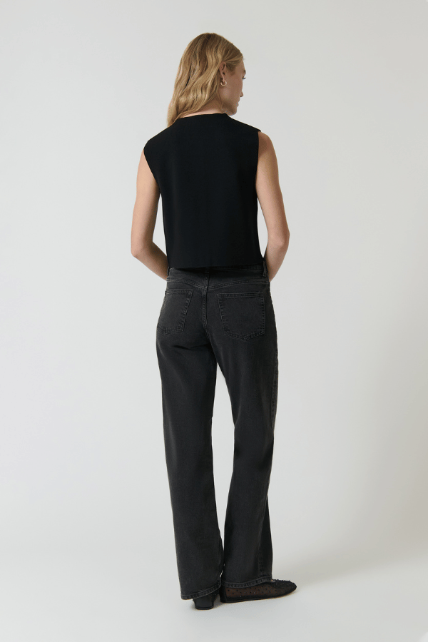 Linda Gilet Black by Onte – Trendy crochet-style knit gilet in breathable cotton with gold buttons and patch pockets, perfect for layering day-to-night.