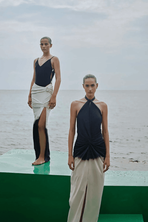 Linus Dress Ying Yang by Baobab – A trendy, versatile maxi with glossy fabric, adjustable halter straps, cut-outs, and a dramatic slit, perfect for bold occasions.