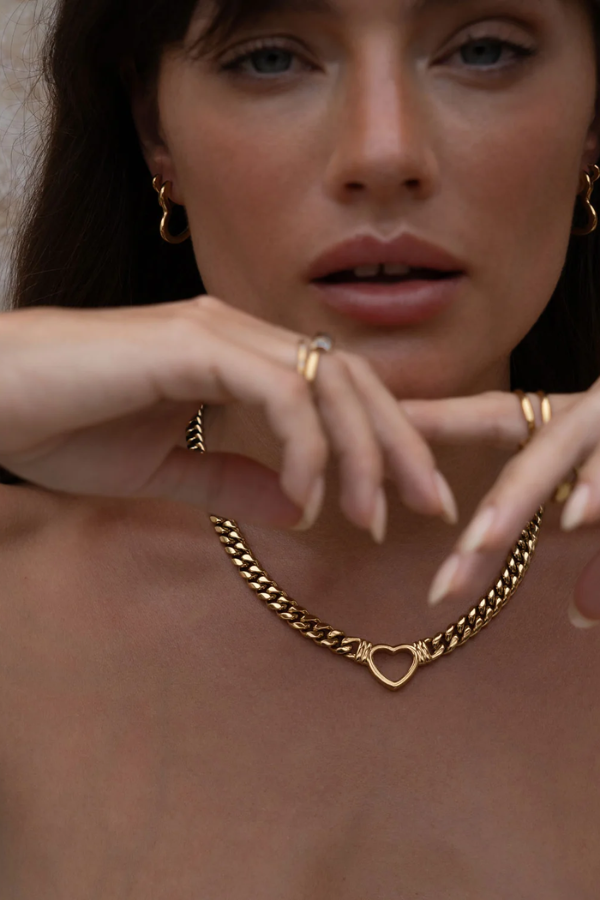 Arms of Eve | Valentine Necklace Gold | Girls with Gems